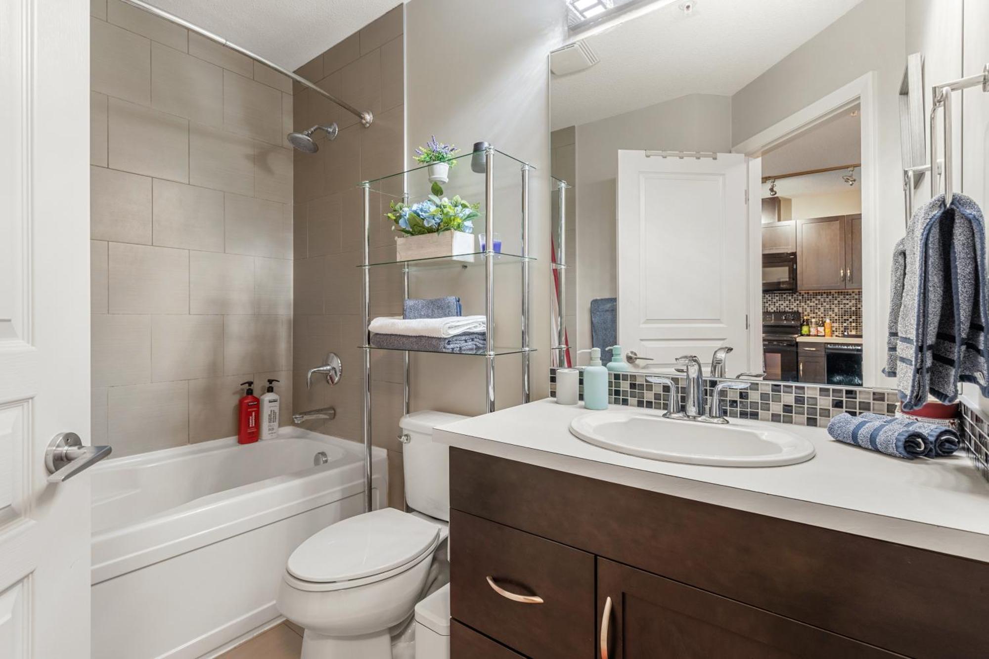 City Centre Retreat - 1Br Condo With Desk YYC Exterior foto