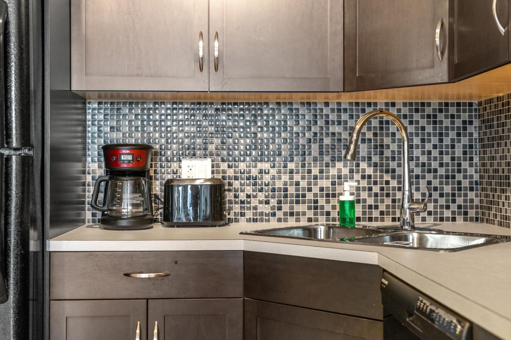 City Centre Retreat - 1Br Condo With Desk YYC Exterior foto