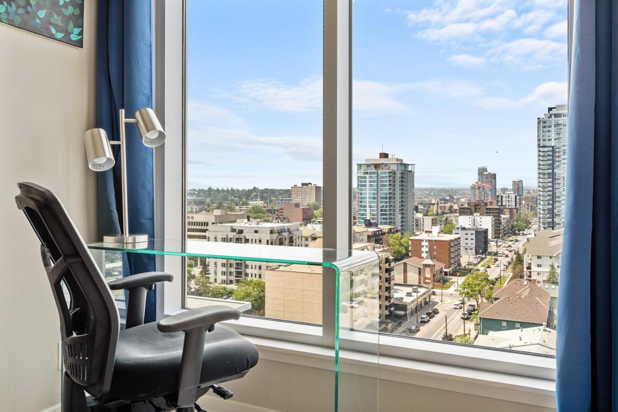 City Centre Retreat - 1Br Condo With Desk YYC Exterior foto