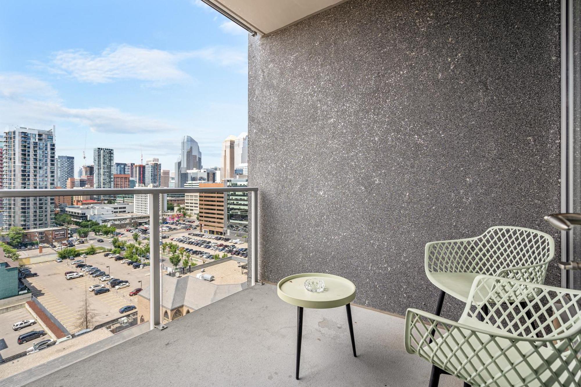 City Centre Retreat - 1Br Condo With Desk YYC Exterior foto